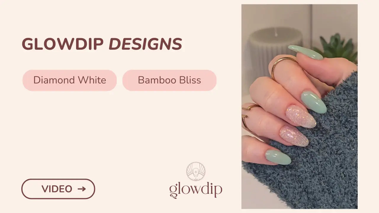 Lange amandelvormige nagels met een tweekleurig ontwerp mintgroene basis en glitter roze tips glinsterende lagune