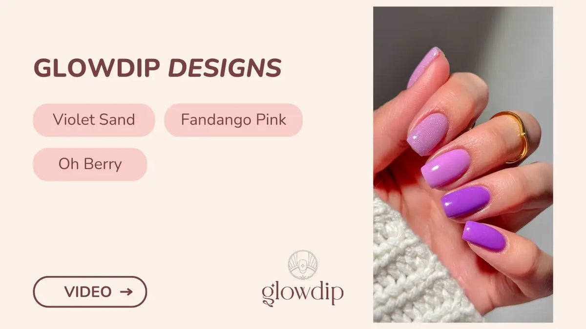 Hand met een gradient manicure van zacht lavendel tot levendig paars met fandango pink en oh berry nagellak van glowdip designs