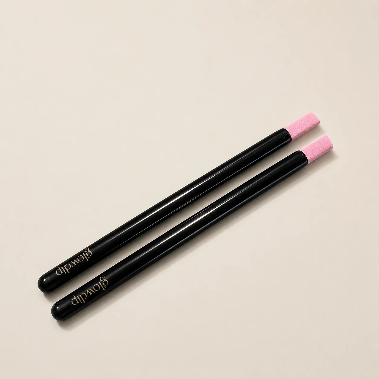 Precisie vijlpenset 2 stuks met zwarte cilindrische make-up blending sticks roze textuur en zilveren glowip branding
