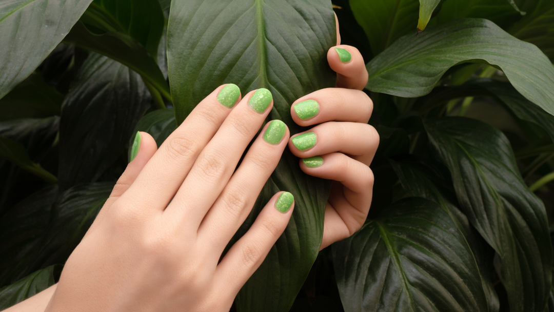 Heb je verkleurde plekken op je natuurlijke nagels? Ontdek of het een greenie kan zijn!
