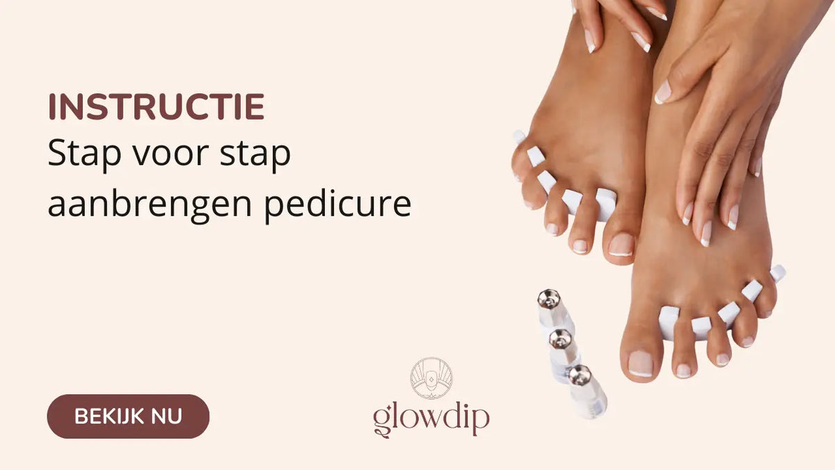 Witte plastic teenspreiders met zilverkleurige metalen doppen voor pedicure gebruik in aanbrengen pedicure