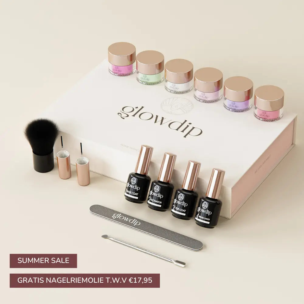 Glowdip nagel dip kit met zes kleurrijke poederpotjes, vier zwarte nagellakken met roségouden doppen en nageltools op witte doos.