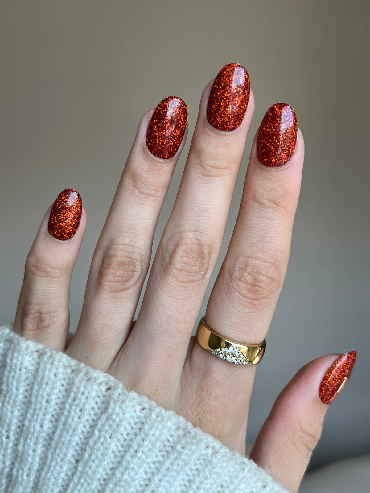 Shimmerende oranje glitter nagellak met een glanzende afwerking in copper sparkle dipping powder verpakking